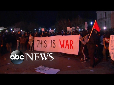 Milo Yiannopoulos Speech Protests Turns Violent at UC Berkeley