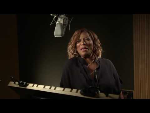 Ice Age: Collision Course: Queen Latifah &quot;Ellie&quot; Behind the Scenes Voice Recording | ScreenSlam