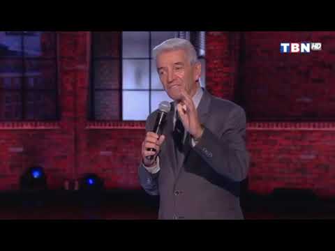 Tom Dreesen Does Stand-Up and Tells Stories of His Time With Frank Sinatra | Huckabee