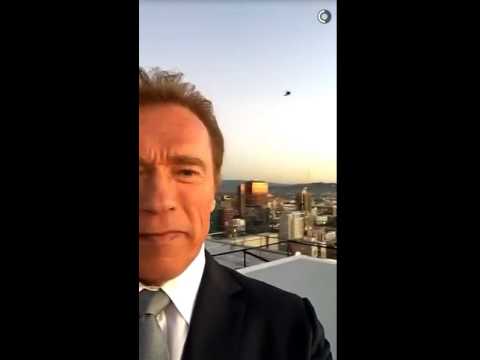 Arnold Schwarzenegger get to the chopper