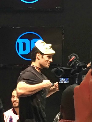 super-surprises-comic-con-henry-cavill