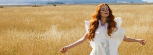 Reese Witherspoon is Mrs. Whatsit in Disney’s A WRINKLE IN TIME. Reese Witherspoon is Mrs. Whatsit in Disney’s A WRINKLE IN TIME.