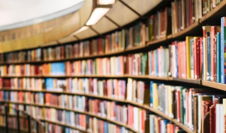 A book shelf filled with books