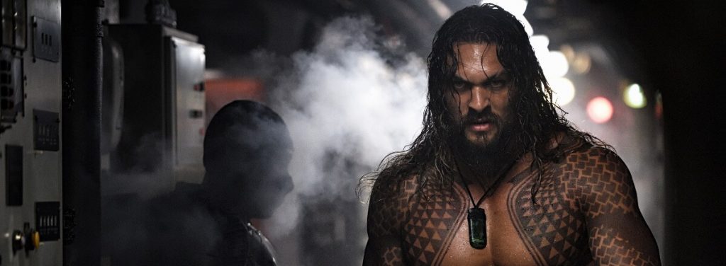 aquaman review jason mamoa pecs