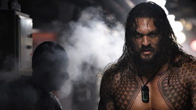 aquaman review jason mamoa pecs