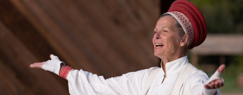 'Midsommar' Is Horror at Its Self-Indulgent Worst - Hollywood in Toto