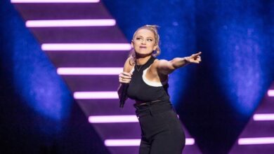 Iliza Shlesinger on stage
