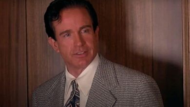 Bugsy review Warren Beatty
