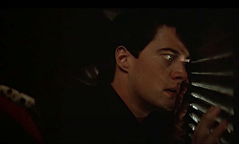 blue velvet review Kyle MacLachlan