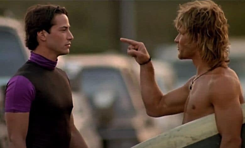 point break review 1991 swayze pointing