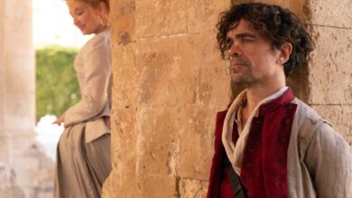 Cyrano review Peter Dinklage Hailey Bennett