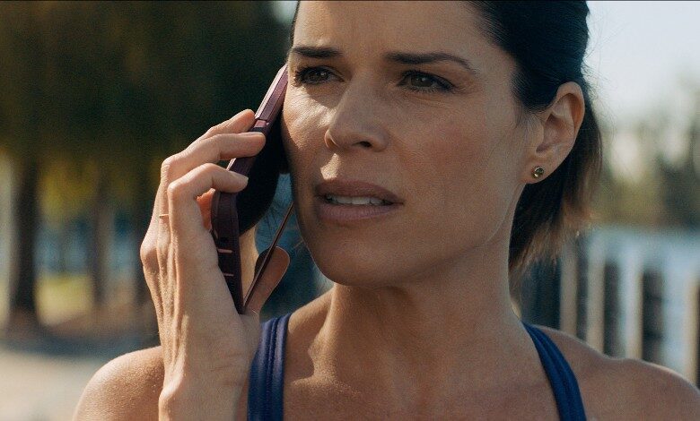 scream 2022 review Neve Campbell phone