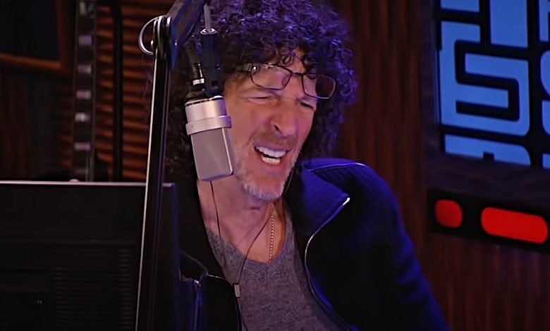 Germaphobe Howard Stern goes out to dinner for first time since 2020