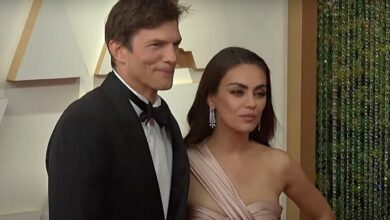 Ashton Kutcher Mila Kunis letters