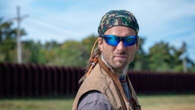 Hit Man Glen Powell review disguise