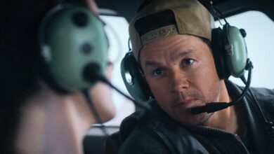 Flight Risk review Mark Wahlberg Director Mel Gibson