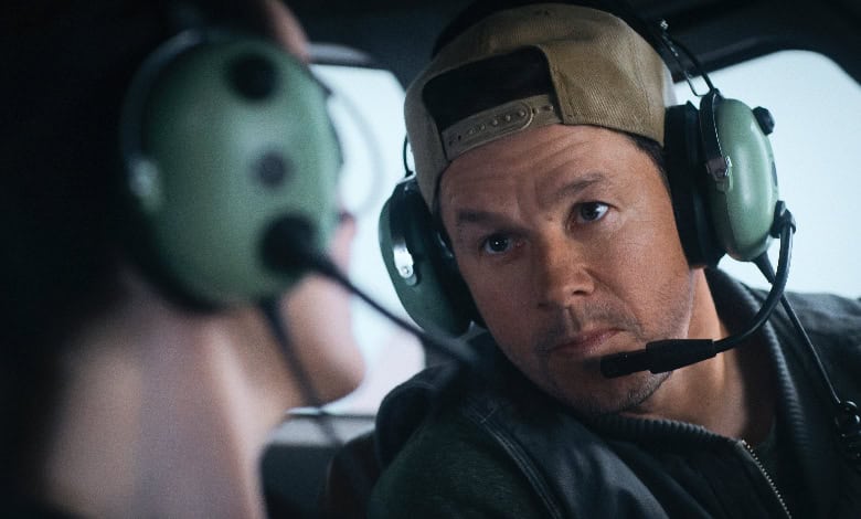 Flight Risk review Mark Wahlberg Director Mel Gibson
