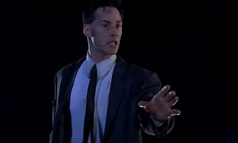 Johnny Mnemonic review 1995 Keanu Reeves-