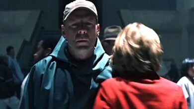 Unbreakable 2000 review Bruce Willis