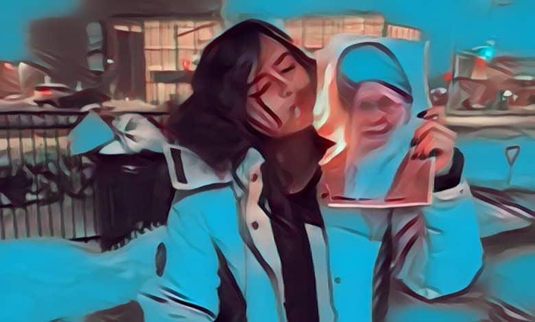 Iranian-protester-cigarette