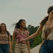 End of Oak Street review Anne Hathaway